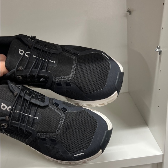 🔥🔥 On Running Black and White Athletic Shoes - Picture 4 of 10